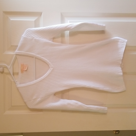 ♥️ VINTAGE WHITE SWEATER 💜 - Picture 1 of 3